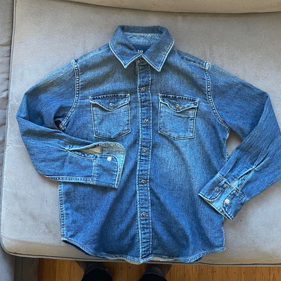 NWT Kids size M snap denim shirt. Super soft and stretchy - Picture 4 of 7